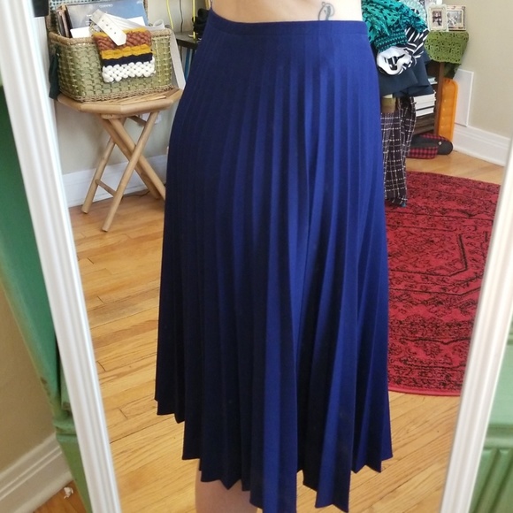 VTG Navy Blue Pleated Highwaisted Midi Skirt - Picture 3 of 8